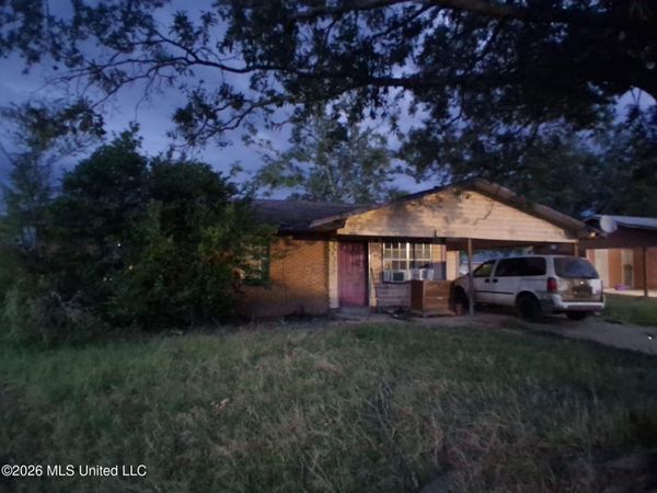 4301 King Circle, Greenwood, MS 38930