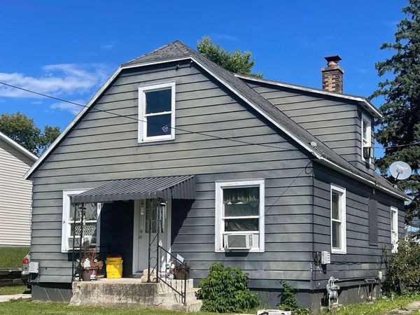 204 Iowa Ave , Decorah, IA 52101