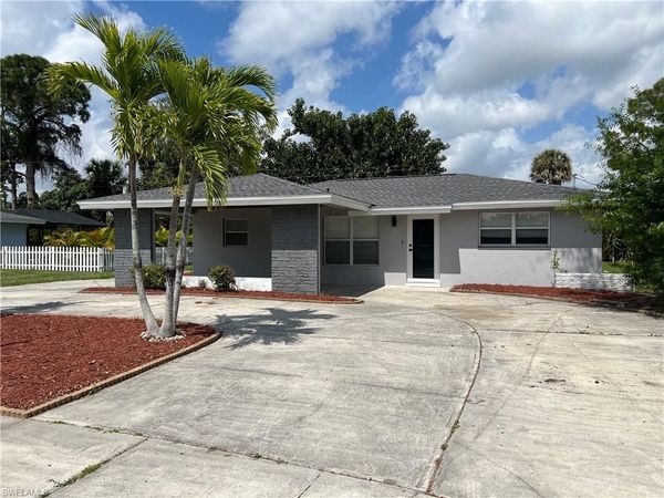 4562 Tennyson DR, NORTH FORT MYERS, FL 33903