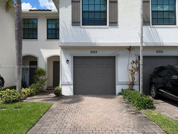 5013 Woods Edge Cir , Riviera Beach, FL 33410
