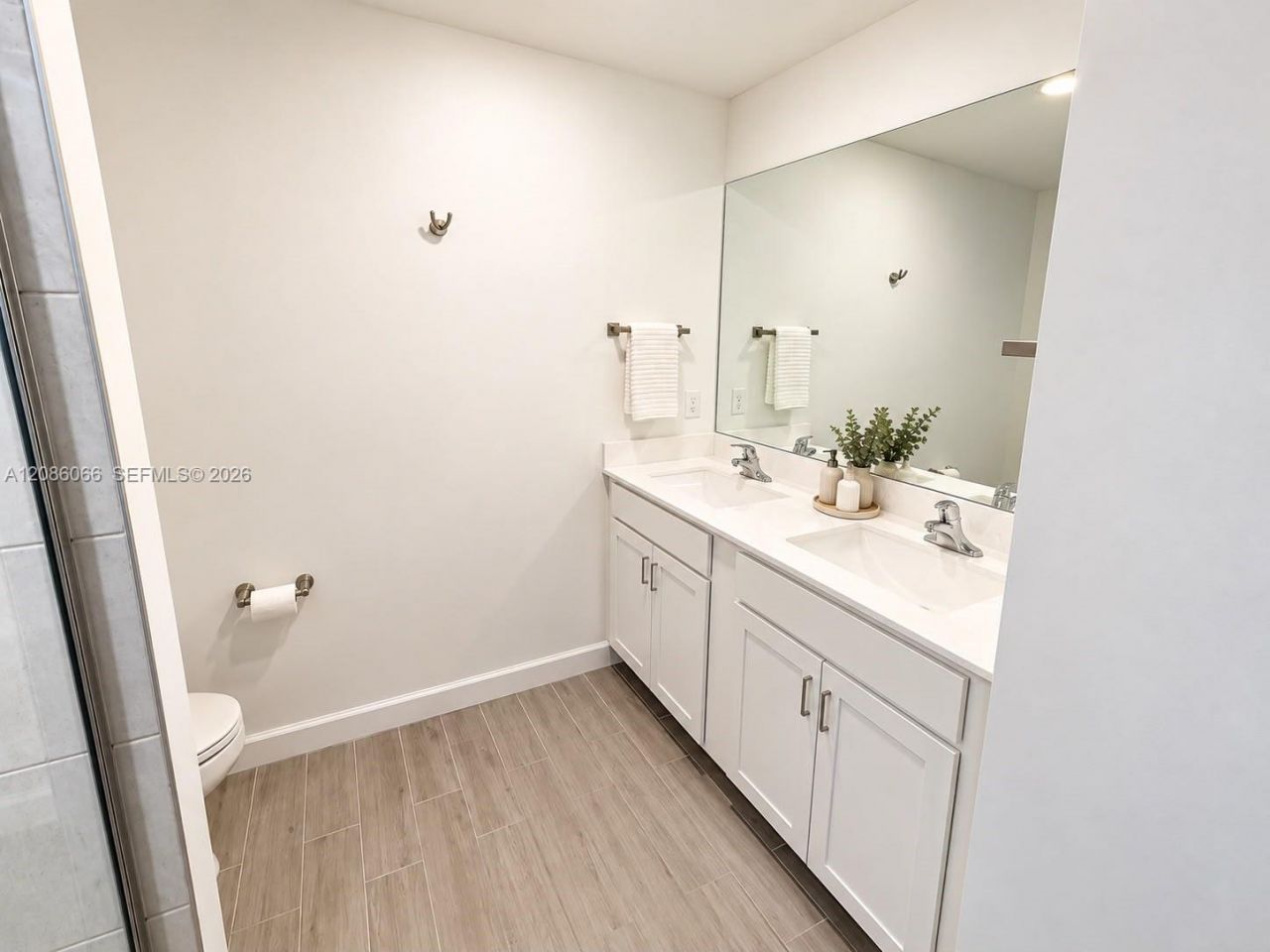 5013 Woods Edge Cir , Riviera Beach, FL 33410 Photo