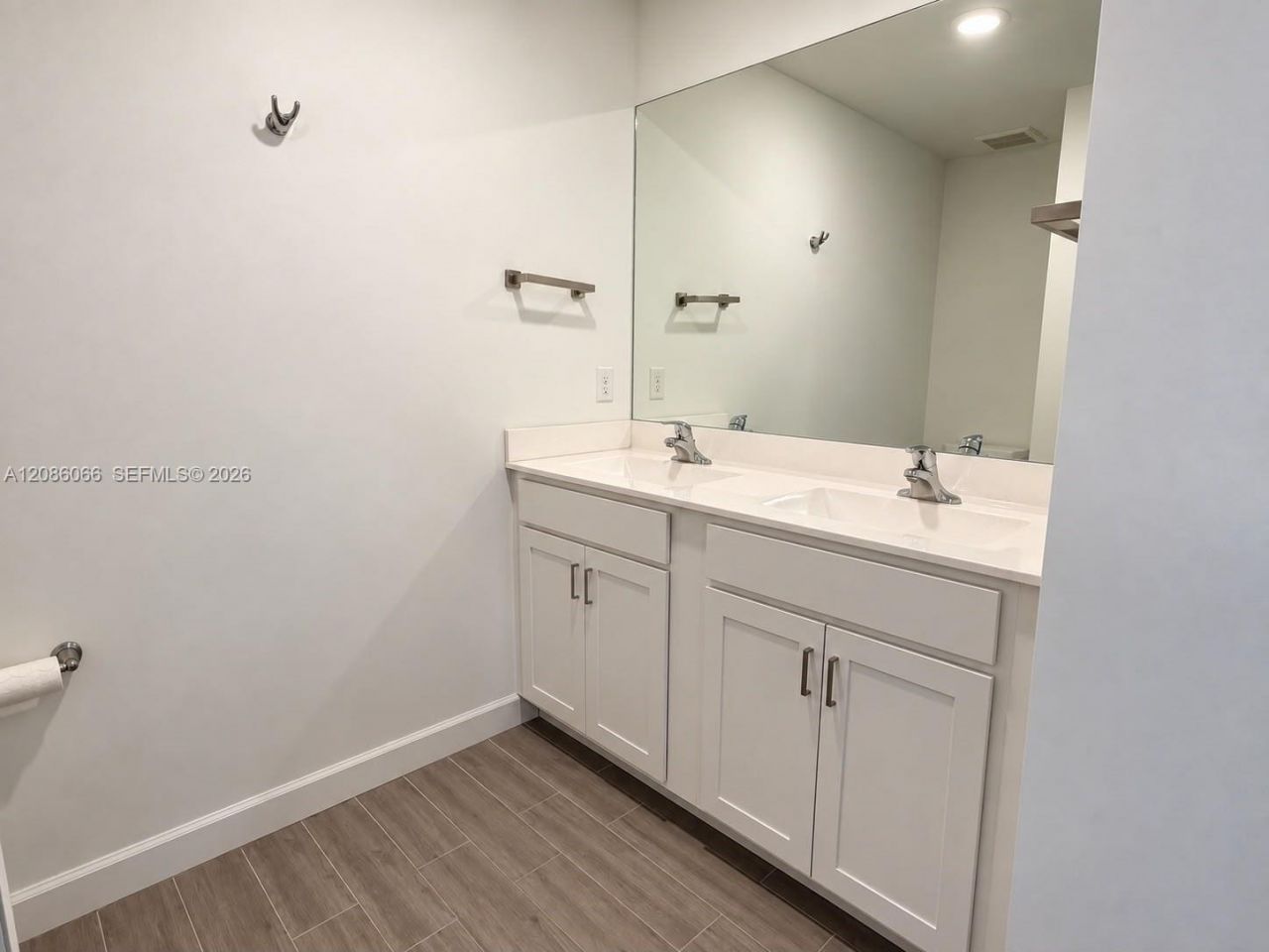 5013 Woods Edge Cir , Riviera Beach, FL 33410 Photo