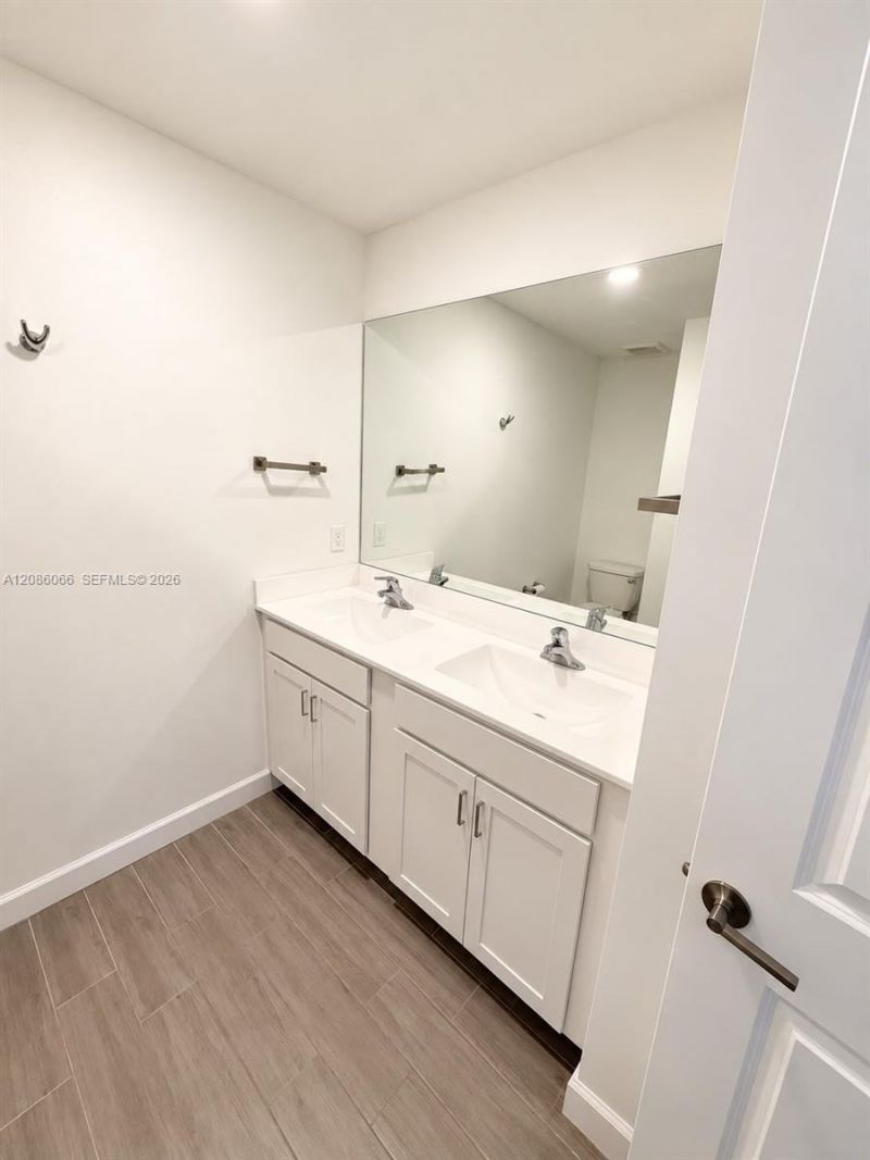 5013 Woods Edge Cir , Riviera Beach, FL 33410 Photo