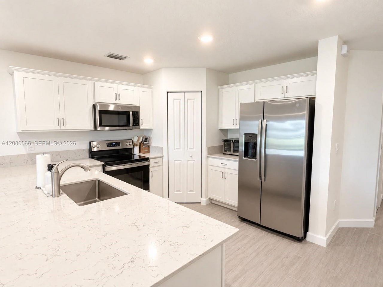 5013 Woods Edge Cir , Riviera Beach, FL 33410 Photo