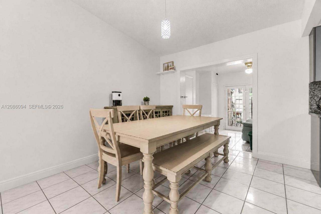 22 NW 108th Ct, Miami, FL 33172 Photo