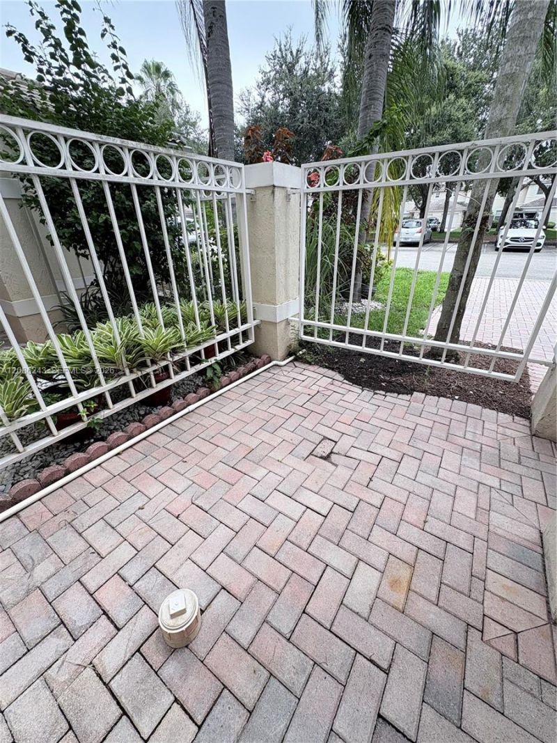 2297 NW 171st Ter, Pembroke Pines, FL 33028 Photo
