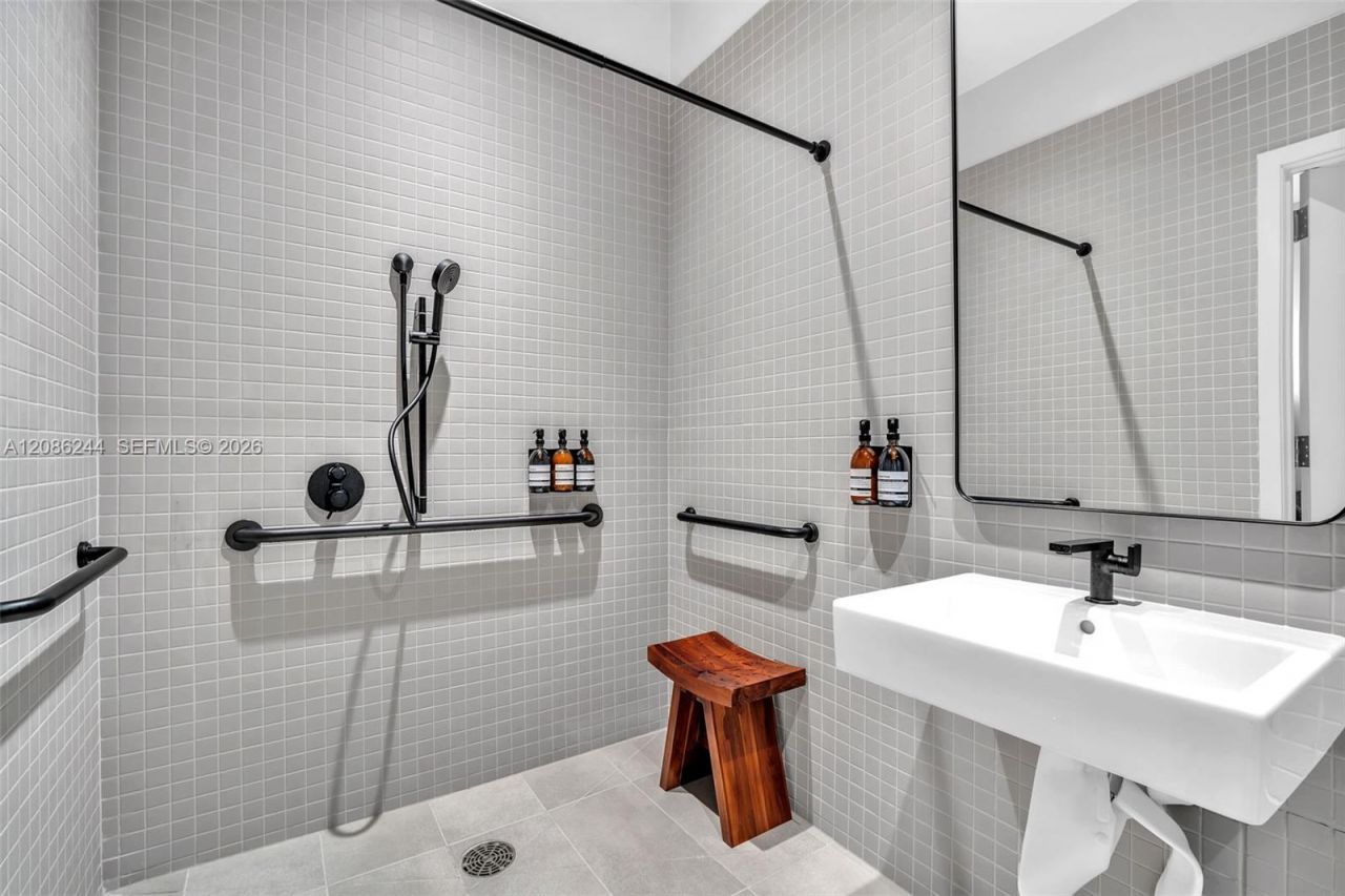 159 NE 6th St, Unit 2704, Miami, FL 33132 Photo