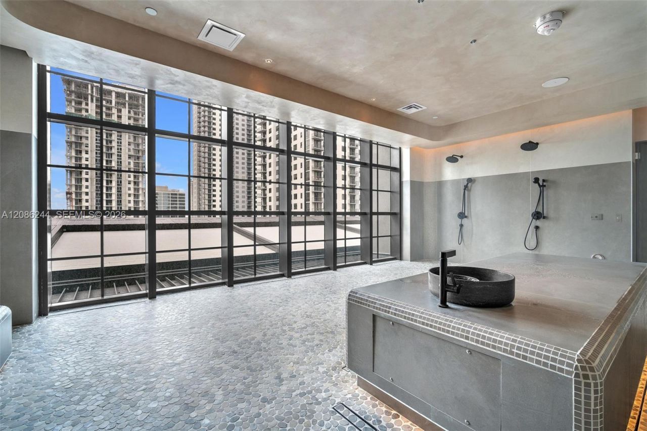 159 NE 6th St, Unit 2704, Miami, FL 33132 Photo