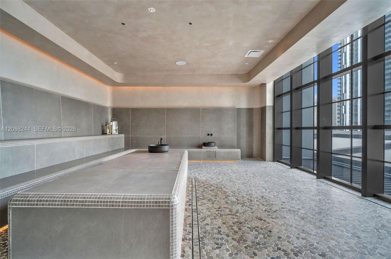 159 NE 6th St, Unit 2704, Miami, FL 33132 Photo