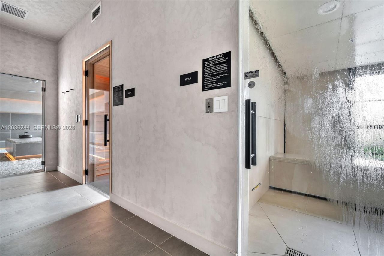 159 NE 6th St, Unit 2704, Miami, FL 33132 Photo