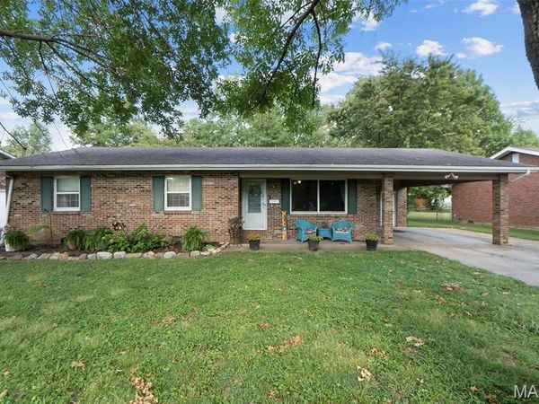 922 Davis Boulevard , Sikeston, MO 63801