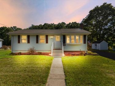 109 Lincoln Rd, Rockland, MA 02370