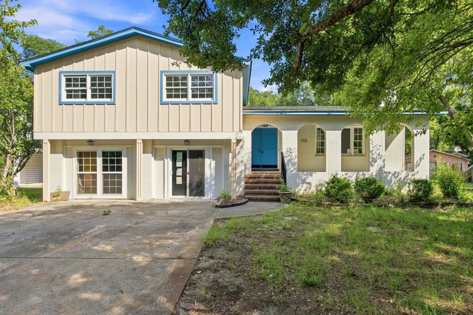462 Lakeshore Dr. Photo 1
