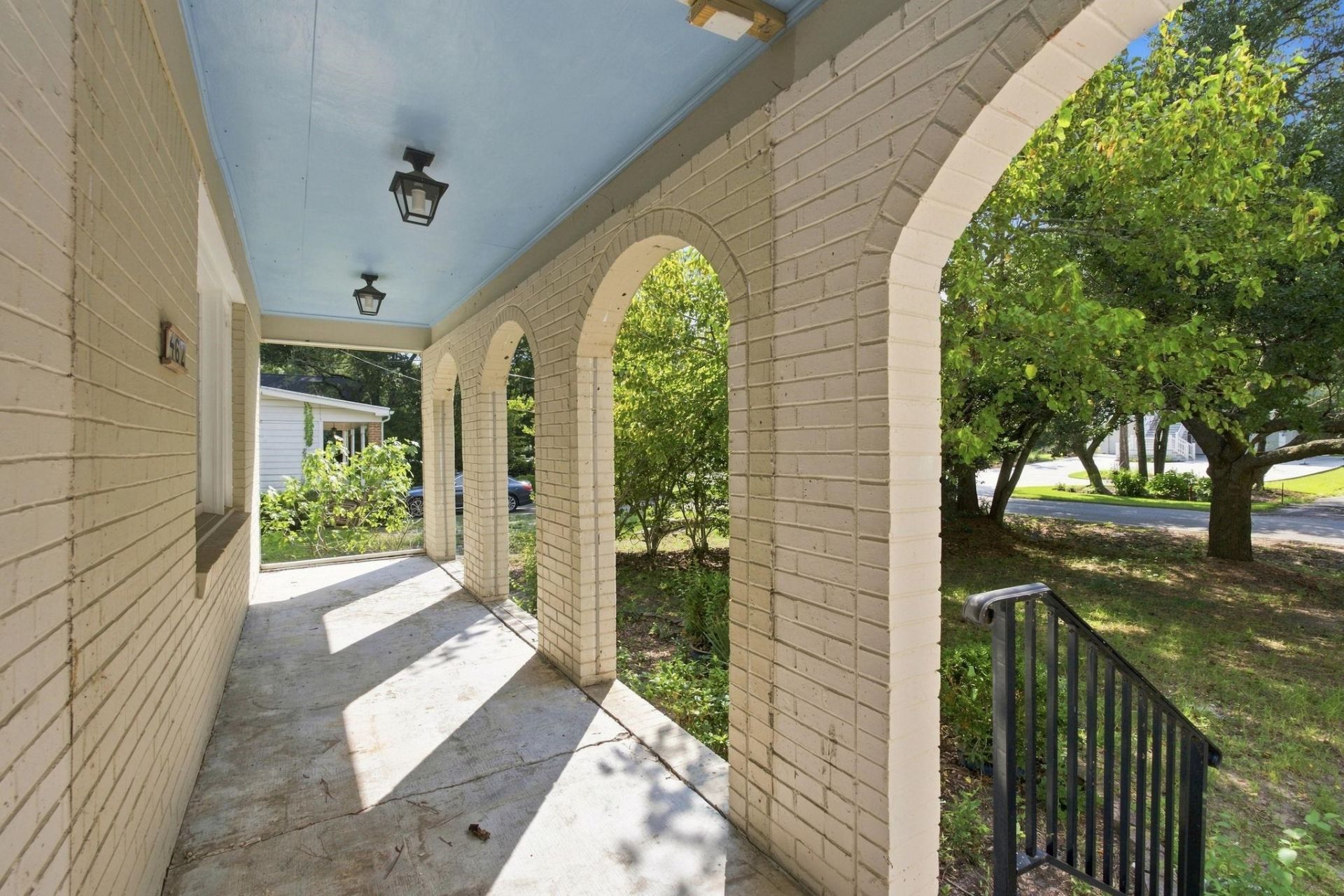 462 Lakeshore Dr. Photo 3