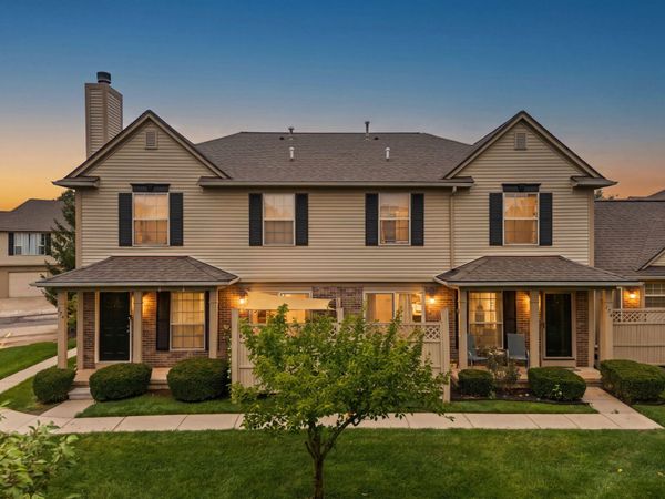 174 Commons Circle, Saline, MI 48176