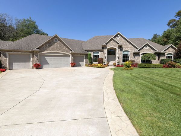33117 Lake Forest Court, Niles, MI 49120