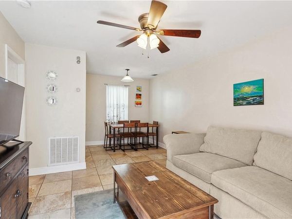 7809 MAPLE Street , New Orleans, LA 70118