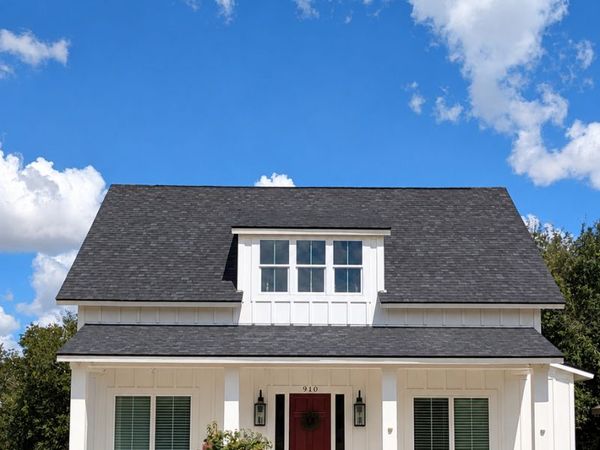 910 COUNTRY CLUB DR, Seguin, TX 78155