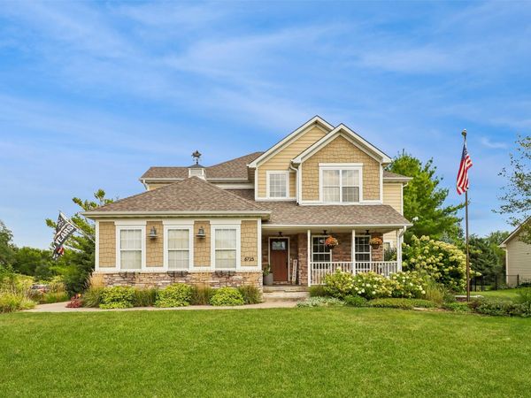 6725 NW 99th Street , Johnston, IA 50131