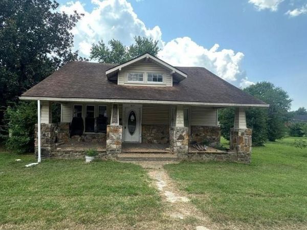 410 W Jackson Street , Piggott, AR 72454