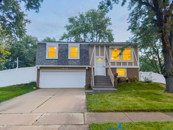 1429 N Green Meadows Boulevard , Streamwood, IL 60107