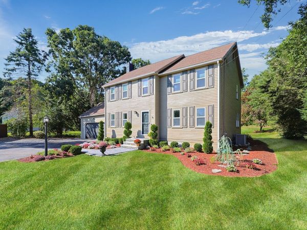 34 Zarek Dr, Attleboro, MA 02703
