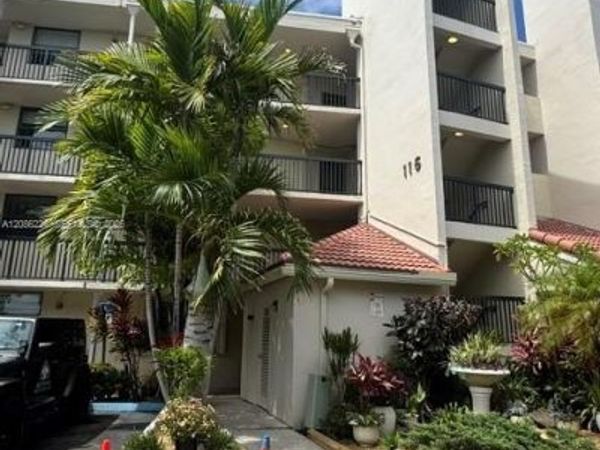 116 Lake Emerald Dr , Unit 202, Oakland Park, FL 33309
