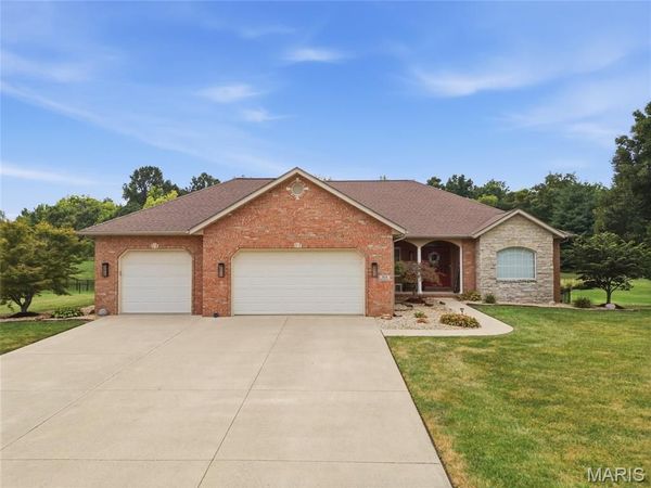 323 Kings Ridge Boulevard, O'Fallon, IL 62269