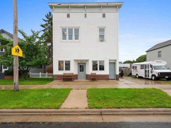 727 MAIN STREET, Marinette, WI 54143