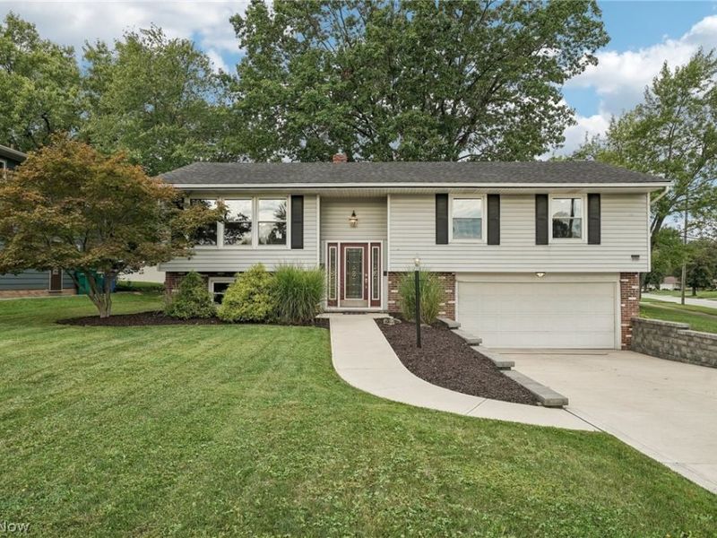 5750 Skyline Drive, Seven Hills, OH 44131 Photo 1