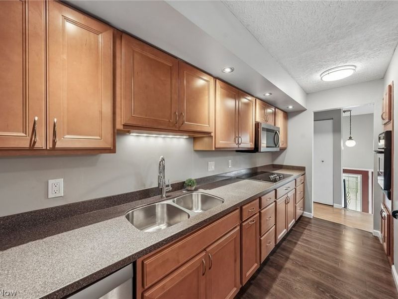 5750 Skyline Drive, Seven Hills, OH 44131 Photo 12