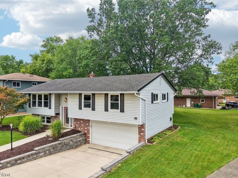 5750 Skyline Drive, Seven Hills, OH 44131 Photo 2