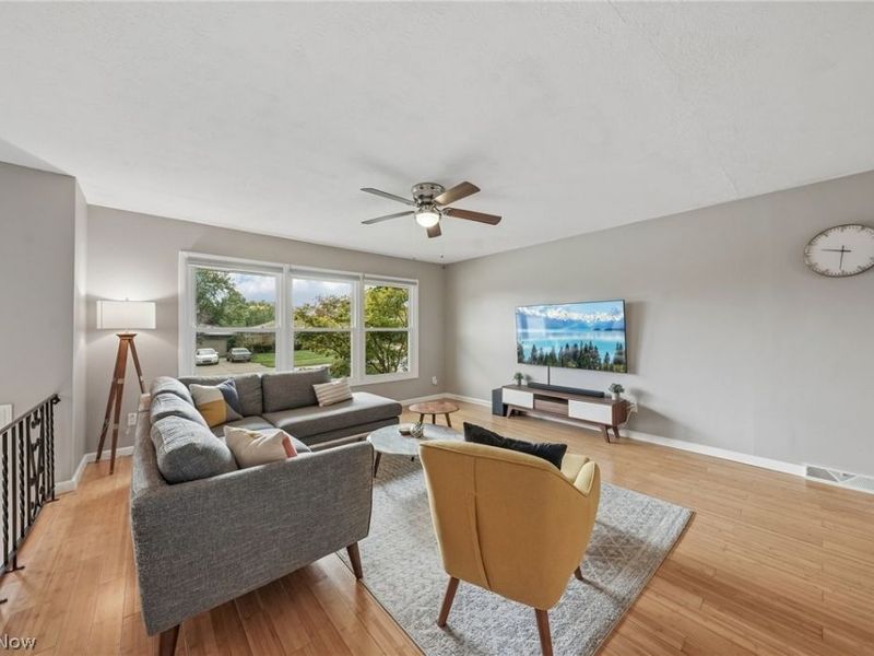 5750 Skyline Drive, Seven Hills, OH 44131 Photo 6