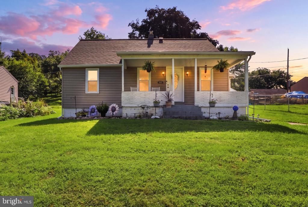 986 2ND STREET , MOUNT WOLF, PA 17347