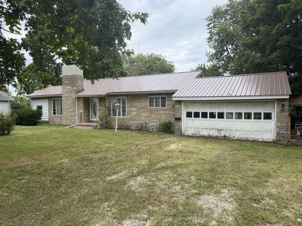 112 N Maple Street , Gilman, IL 60938
