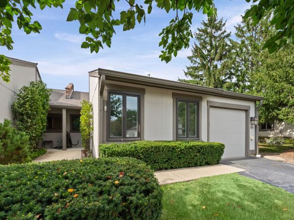 107 Honeysuckle Court , Rolling Meadows, IL 60008