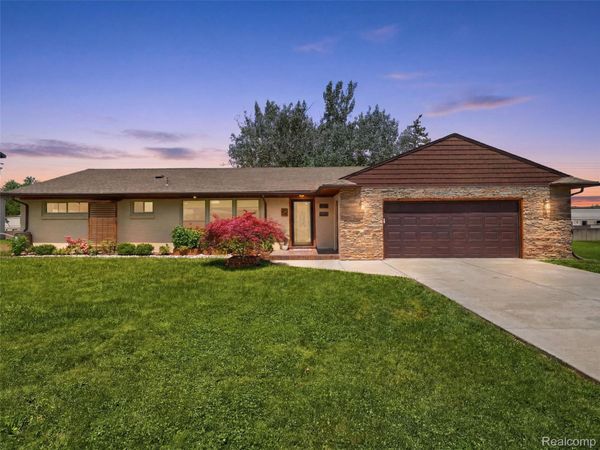 39582 Burton Drive , Novi, Mi 48375