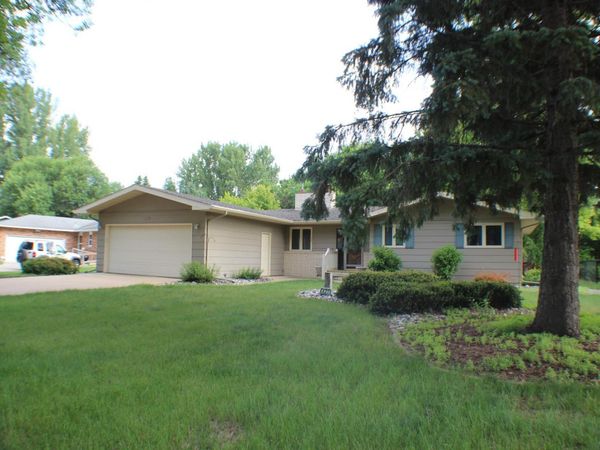 421 Dale Avenue , Moorhead, MN 56560