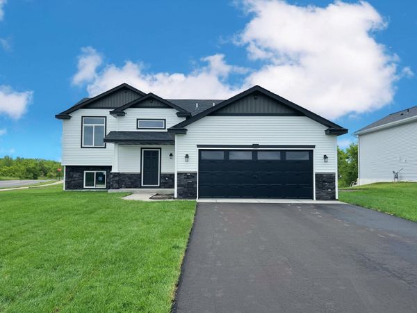 1143 29th Street NE, Sauk Rapids, MN 56379