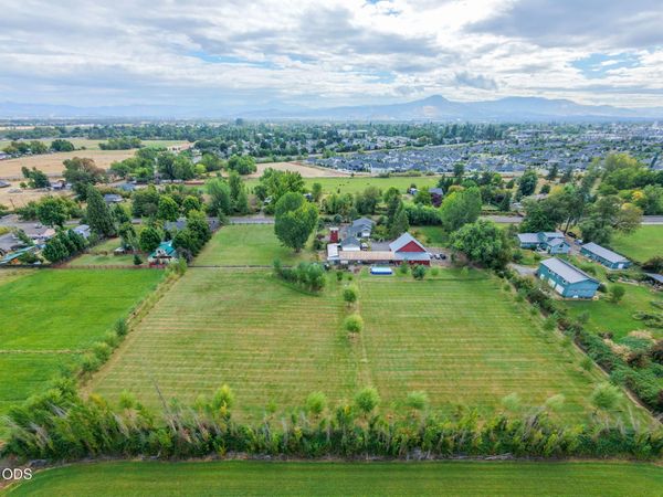 4919 Grant Road, Central Point, OR 97502