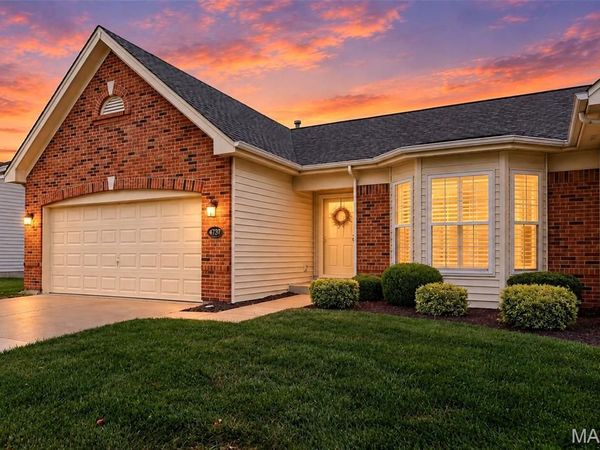14737 Ladue Bluffs Crossing Drive, Chesterfield, MO 63017