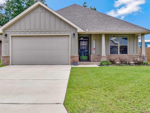 3919 Shady Grove Dr, Pace, FL 32571