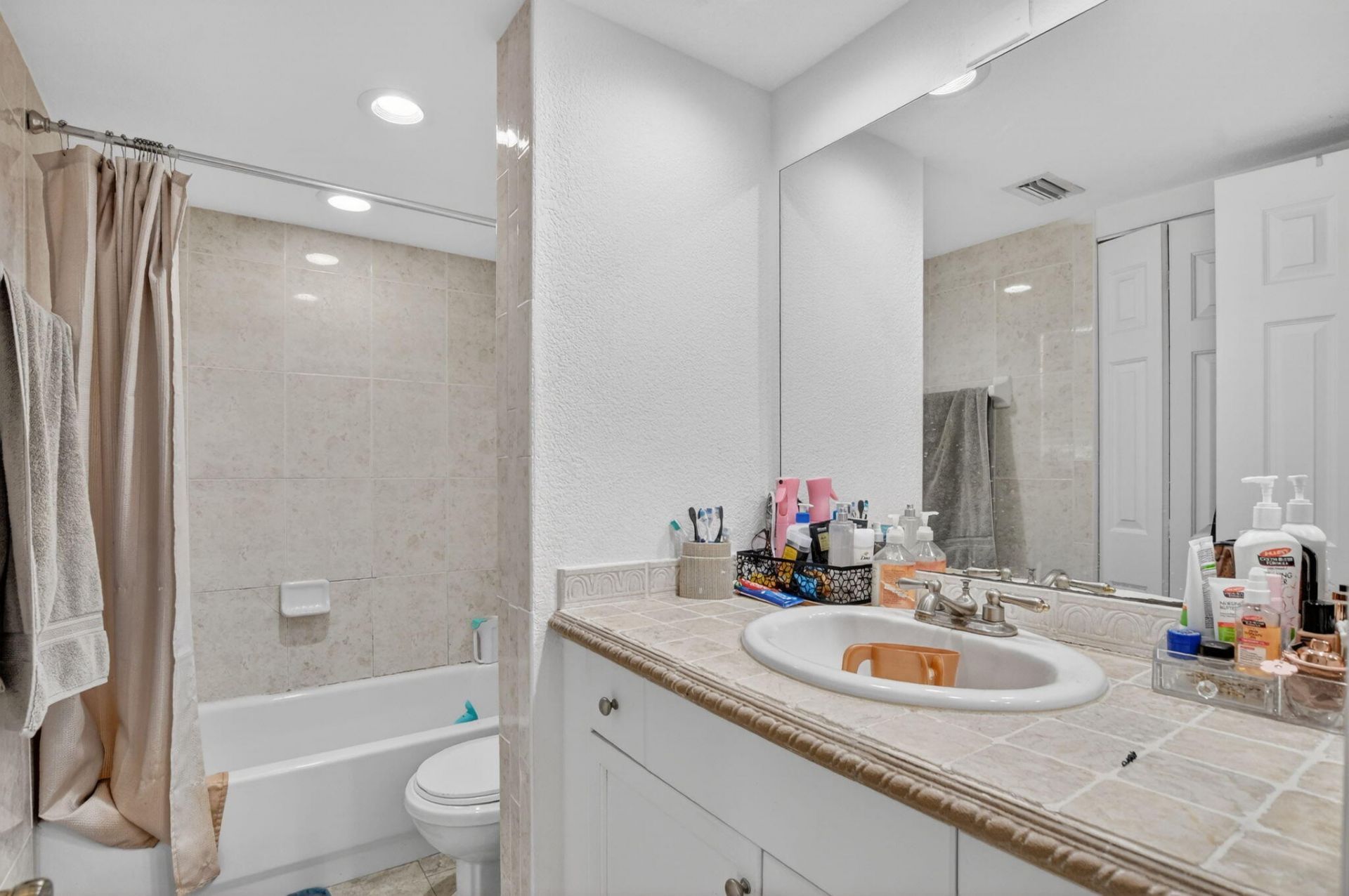 21895 Lake Forest Circle, Unit 201, Boca Raton, FL 33433 Photo
