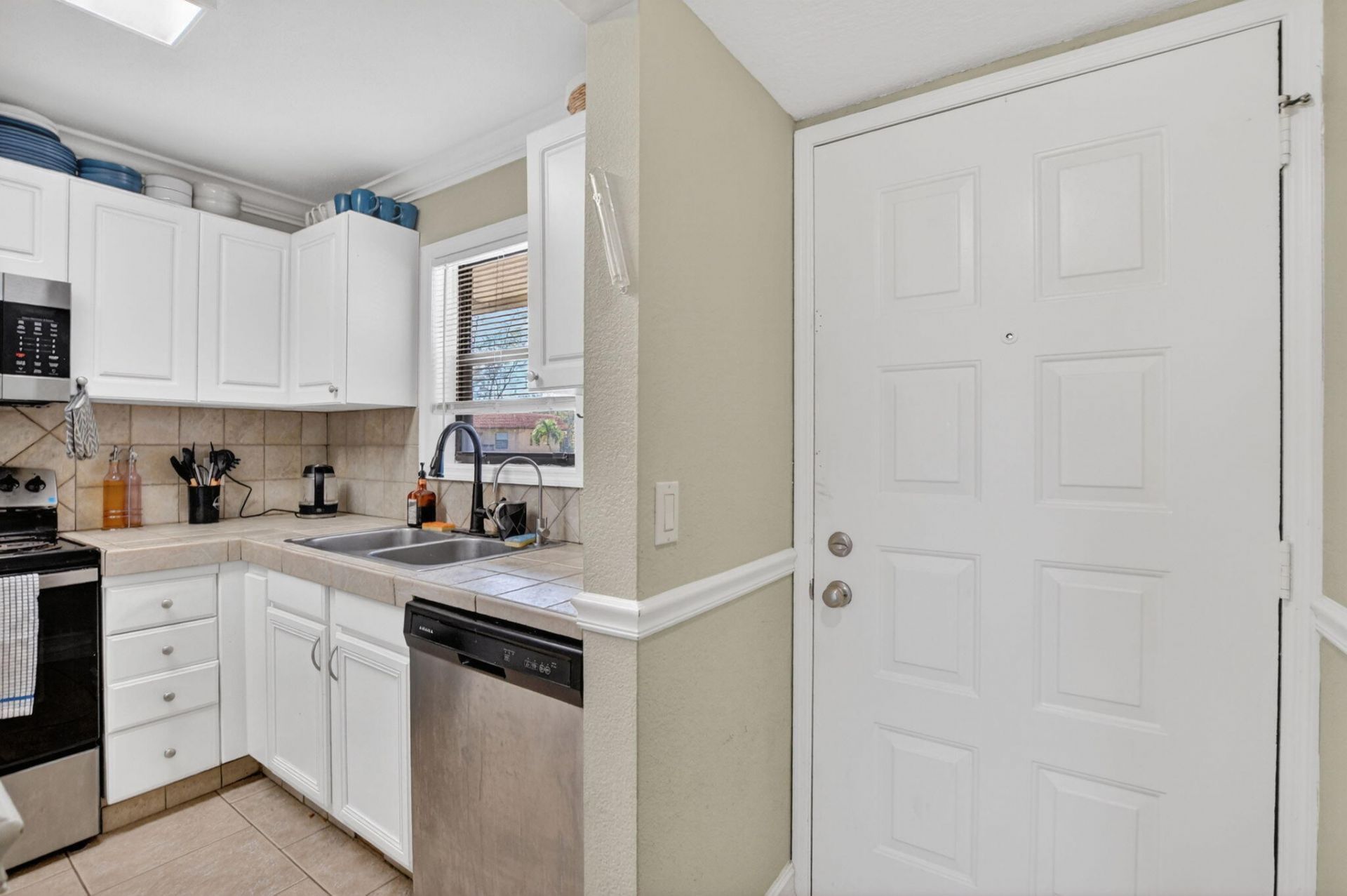 21895 Lake Forest Circle, Unit 201, Boca Raton, FL 33433 Photo