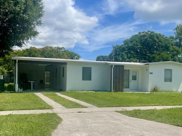 141 SE Bonita Court, Port St. Lucie, FL 34983