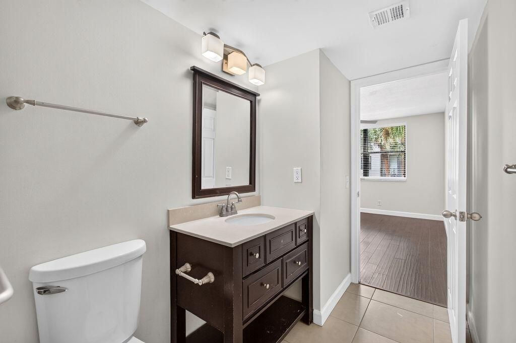 706 Executive Center Drive, Unit 24, West Palm Beach, FL 33401 Photo