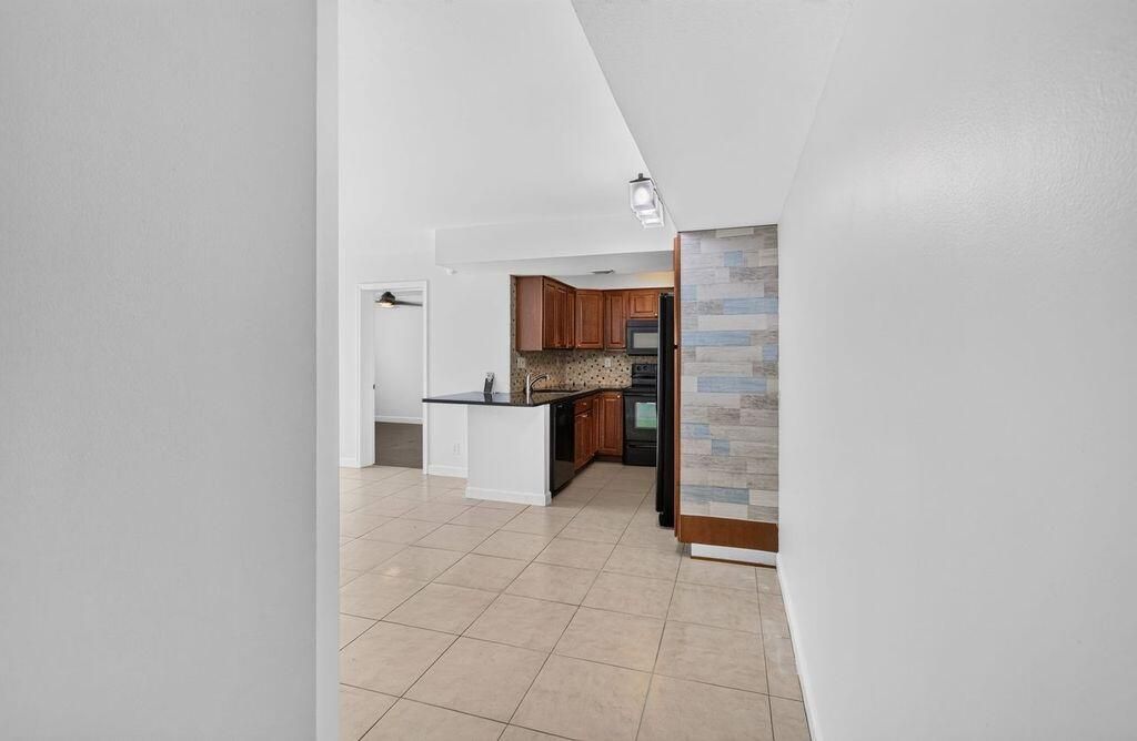 706 Executive Center Drive, Unit 24, West Palm Beach, FL 33401 Photo
