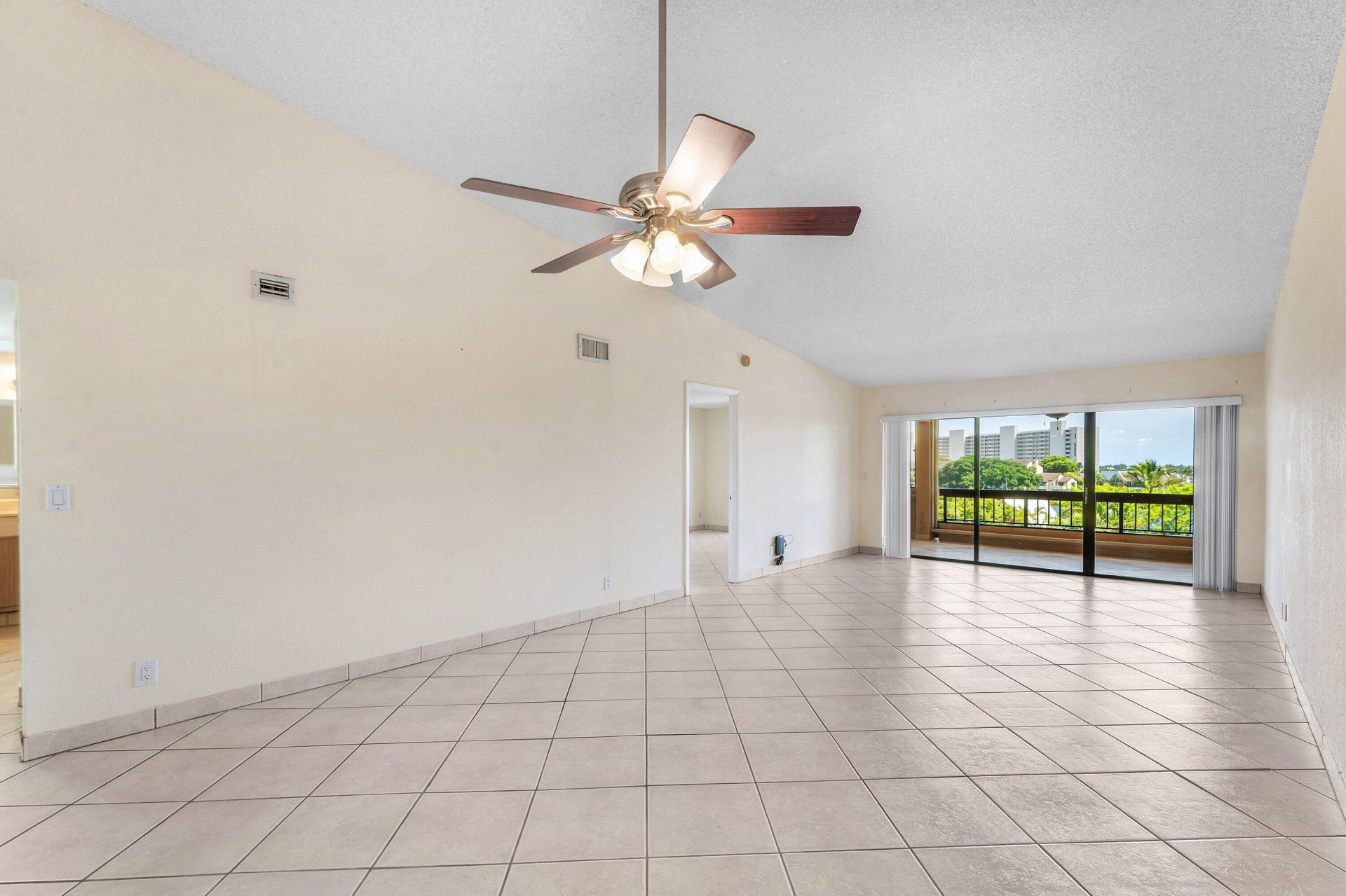 1030 Us Highway 1, Unit 413, North Palm Beach, FL 33408 Photo