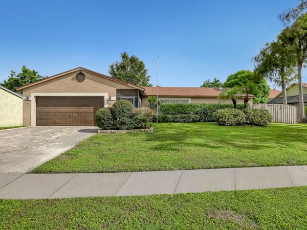 102 SAND PINE Way, Royal Palm Beach, FL 33411