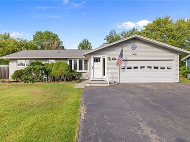 7761 Davis Road S, Syracuse, NY 13212